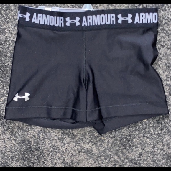 Black under armour shorts ⭐️ - Picture 6 of 6